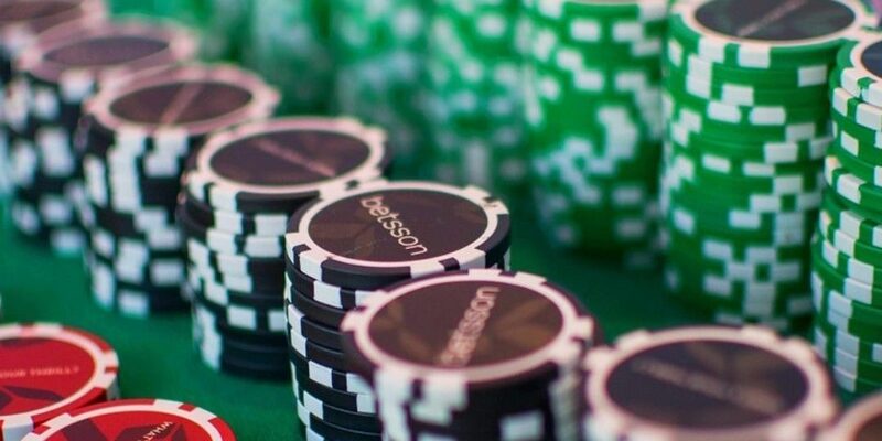 Hướng dẫn cách chơi poker chuẩn không cần chỉnh